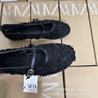 Black embroidered shoes / 38
