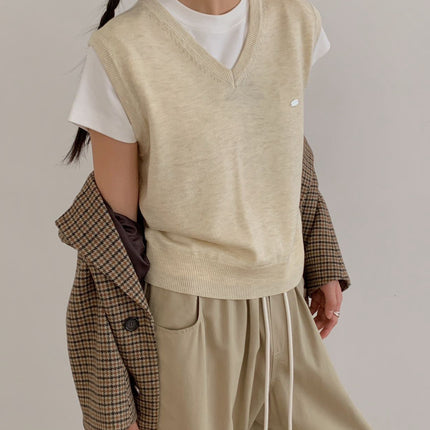 Du Xiaozhai's New Autumn and Winter Layering Products Are Preferred Wool Knitted Vest Women's V Neck Short Sleeveless Casual Sweater Top