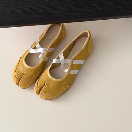 Pointed Toe Shoes Women's New 2025 Pig's Trotter Cross Horseshoe Shoes Red Casual Belt Flat Shoes Mary Jane
