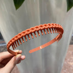 Chain with teeth orange