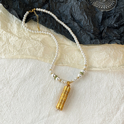 Gold-Plated Necklace for Women, Vintage Fashion Versatile Pendant with a High-End Design Sweater Chain Clothing Accessory