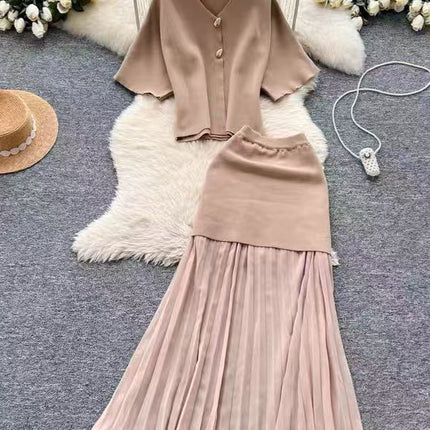 2025 Loose Short-Sleeved V Neck Top, High-Waisted Pleated Long Skirt, Two-Piece Set, Fashionable and Elegant Skirt Set