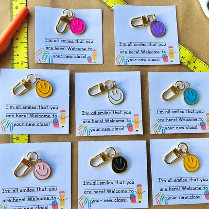 Cross-border e-commerce alloy color dripping smiley face keychain electroplated gold irregular expression bag pendant accessories