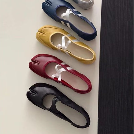 Pointed Toe Shoes Women's New 2025 Pig's Trotter Cross Horseshoe Shoes Red Casual Belt Flat Shoes Mary Jane