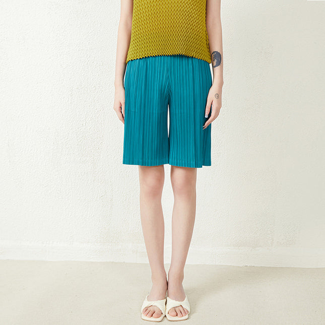 Miyake-Style Straight-Leg Casual Shorts for Women, Summer 2025, Pleated High-Waisted Thin Loose Five-Point Shorts, Mid-Length Pants That Make You Look Slimmer