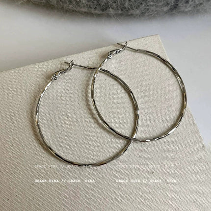 Geometric oval plain ring autumn and winter ear buckle women's fashion temperament high-end earrings cold wind commuting all-match ear jewelry