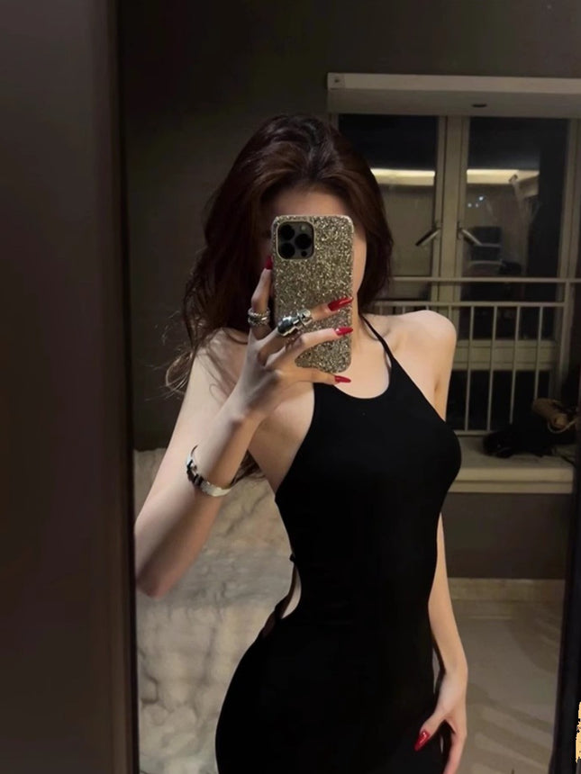 Cool and Elegant Black Backless Halterneck Dress for Women in Summer, High-End Mom-Style Waist-Hugging Fishtail Long Skirt