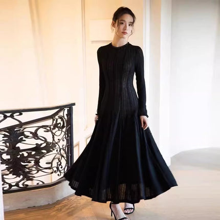 Vietnam's Niche Early Spring Temperament 2025 New Style Socialite High-end Goddess Fan High-end Pleated Hem dress