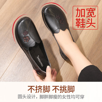Mom's Shoes with Soft Soles, Comfortable for Middle-Aged and Elderly Women, New Style for Grandma, Non-Slip Flat Shoes, 2026 Spring and Autumn Leather Shoes