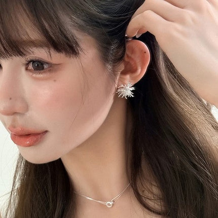 Light Luxury Retro High-End Silver-White Fireworks Earrings for Women Without Pierced Ears Mosquito Coil Ear Clip Design Light Luxury Earrings
