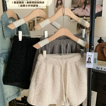 Gray Lamb Wool Thickened Shorts for Women, New Winter Style, Paired with Boots, Wide-Leg Casual Pants, Petite A-Line Pants for Outerwear