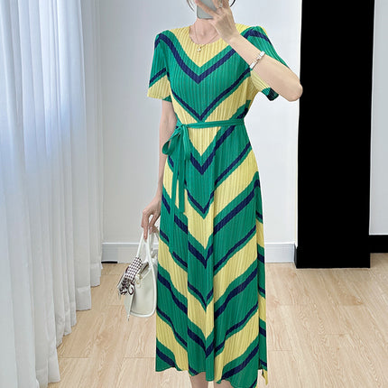 Foreign trade high-end Miyake dress women's summer New temperament age-reducing color matching comfortable pleated split short sleeve skirt