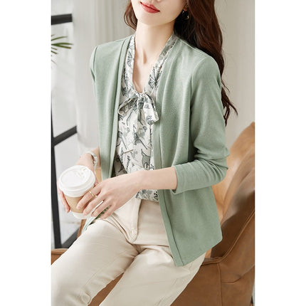 In the spring of 2025, the new style fake two-piece sweater women's design is small and chic green top.