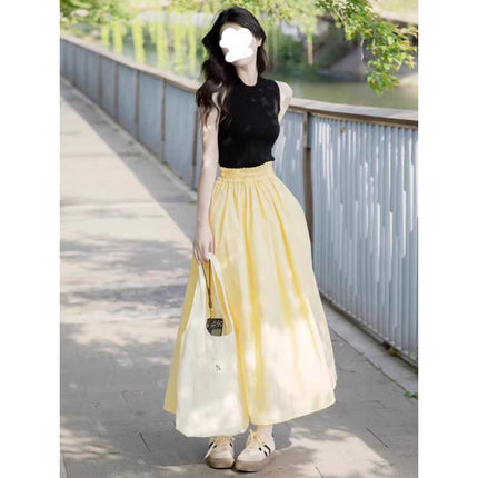 In Summer, Wear a Complete Set of 2026 Dopamine Outfits with a Socialite Vibe, a Mature and Beautiful Style, and a Pretty Yellow Dress Set