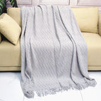 Light gray / 127cm x 180cm (including whiskers)