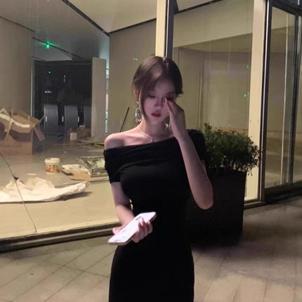 High-Cold Royal Sister Wear Black One-Line Collar Dress for Women with Summer Elegant, Slimming Look and Hip-Hugging Long Skirt