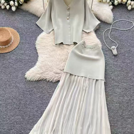 2025 Loose Short-Sleeved V Neck Top, High-Waisted Pleated Long Skirt, Two-Piece Set, Fashionable and Elegant Skirt Set