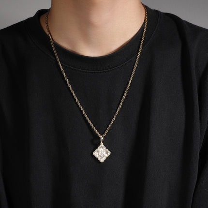 European and American new sweet light luxury full diamond Clover pendant female ins style niche 5A zircon necklace one-piece delivery
