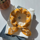 That little daisy yellow / 56x56cm square scarf