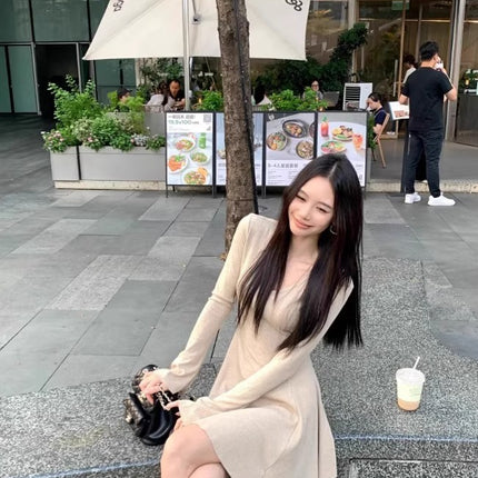 French Style Elegant V-neck Long-sleeved Knitted dress Women's Autumn Gentle Figure Inner Base Skirt A- line Skirt Short Skirt