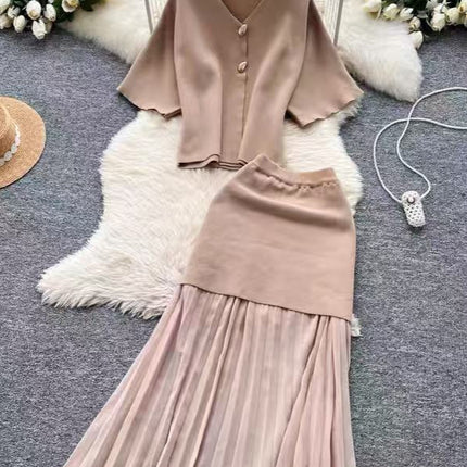 2025 Loose Short-Sleeved V Neck Top, High-Waisted Pleated Long Skirt, Two-Piece Set, Fashionable and Elegant Skirt Set