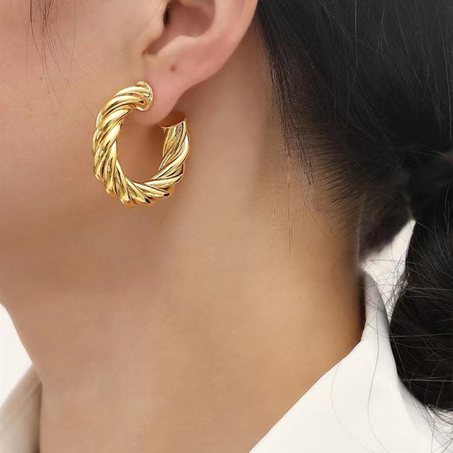 Dongdaemun Design-Inspired Braided Metal C-Shaped Earrings with S925 Silver Needles, Versatile and Stylish Ins-Style Earrings