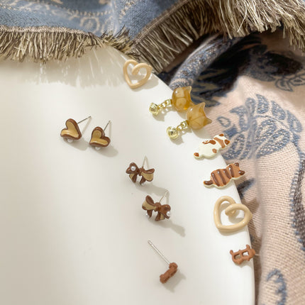 Autumn and Winter New Amber Cat Silver Needle Earrings Elegant Versatile Earrings Women Ins Maillard Earrings High-End