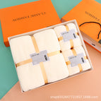 Thickened velvet towels in two small boxes / Creamy-white