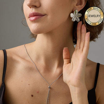 European and American Style Exaggerated Titanium Steel Flower Earrings for Women, French Three-Dimensional Fashion Light Luxury Silver Petal Earrings Versatile Style