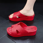 Bright red / 35 (one size larger is recommended)