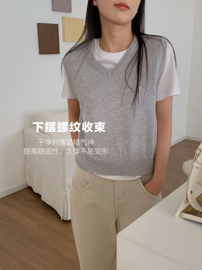 Du Xiaozhai's New Autumn and Winter Layering Products Are Preferred Wool Knitted Vest Women's V Neck Short Sleeveless Casual Sweater Top