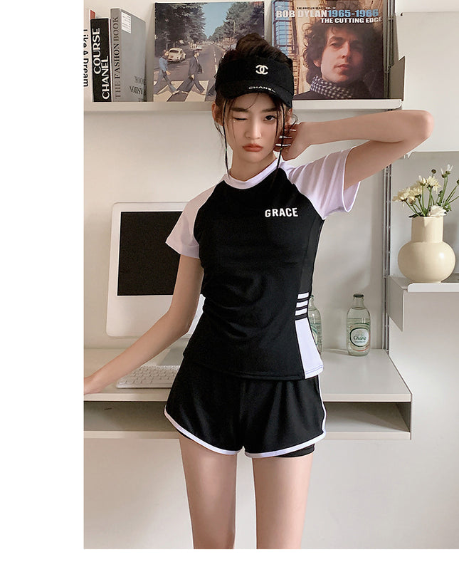 Two-Piece Swimsuit / Maillot Deux Pièces