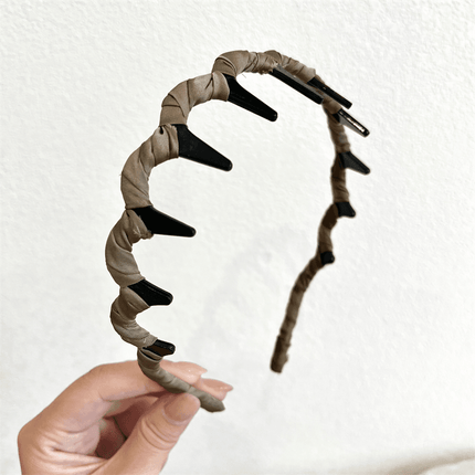 Korean Style Wave Hair Hoop Women's High Cranial Top Wash Face Toothed Hair Clip Fabric Non-slip Broken Hair Hoop Internet Popular 2024 New Style