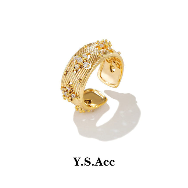 Vintage Palace-Style Ring for Women, Hollow, Exquisite, Light Luxury, Open Ring, Heavy Craftsmanship, Index Finger Ring, Trendy Four-Leaf Clover Texture, Gold