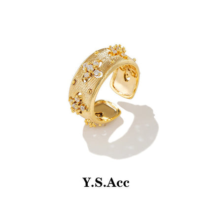 Vintage Palace-Style Ring for Women, Hollow, Exquisite, Light Luxury, Open Ring, Heavy Craftsmanship, Index Finger Ring, Trendy Four-Leaf Clover Texture, Gold