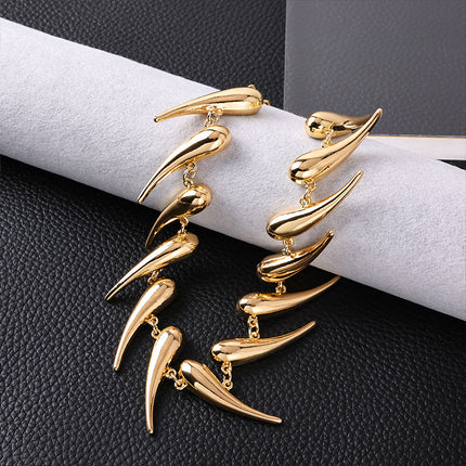 AliExpress cross-border European and American thorns stitching water drop pendant necklace exaggerated smooth comma pepper-shaped alloy necklace