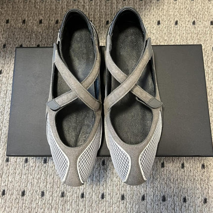 Ballet-Style Simple Mary Jane Training Shoes for Women with Velcro Cross Straps and Color-Blocking Round-Toe Flats