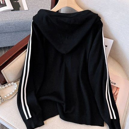 Autumn Outfit with a Complete Set of Casual Sports Suit for Women, Featuring a Slimming and Figure-Flattering Hooded Sweatshirt and Wide-Leg Pants with Contrasting Colors