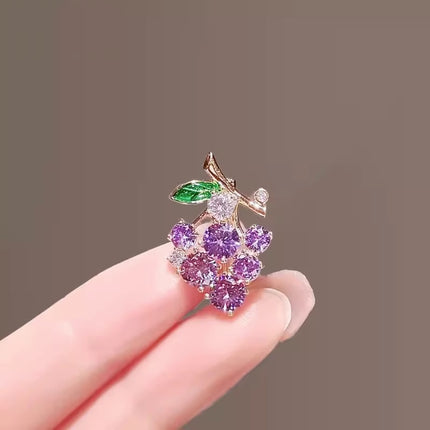Mini Exquisite Grape Small Pin Elegant All-match Suit Brooch Cute Anti-light Fixed Buckle Women's Pressage Flap Purple