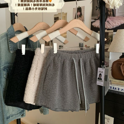 Gray Lamb Wool Thickened Shorts for Women, New Winter Style, Paired with Boots, Wide-Leg Casual Pants, Petite A-Line Pants for Outerwear