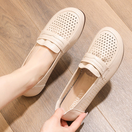 Mom's Shoes for Middle-Aged Women 2026 New Style Non-Slip Comfortable Spring and Autumn Flat Shoes for Middle-Aged and Elderly People Soft-Soled Leather Shoes