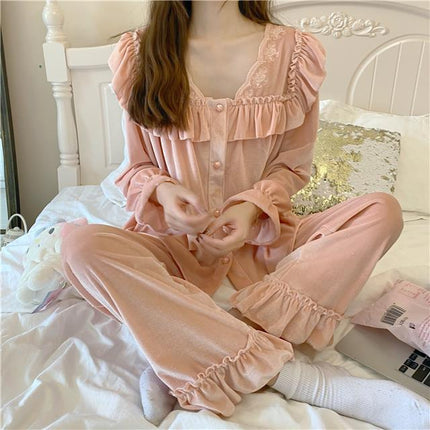 Vintage Palace Style Golden Velvet Nightgown Women's Spring 2022 New Pure Desire Style Long Sleeve Pajamas High-grade Home Clothes