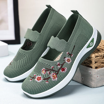 Old Beijing Style Women's Shoes, New Versatile Shallow Mouth Soft Sole Comfortable Slip-On Casual Embroidered Mother Shoes for Women