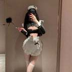 Maid suit + white socks + model holding a photo / S