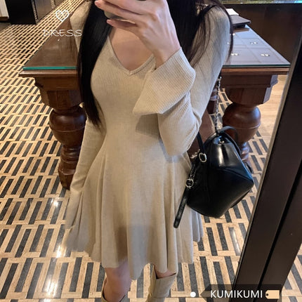 French Style Elegant V-neck Long-sleeved Knitted dress Women's Autumn Gentle Figure Inner Base Skirt A- line Skirt Short Skirt