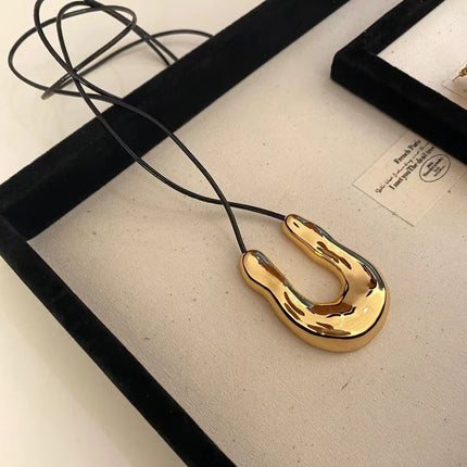 European and American Niche U-shaped Necklace Metal Design Sense Horse Pendant Ins Style Simple Cold Style Horseshoe Necklace