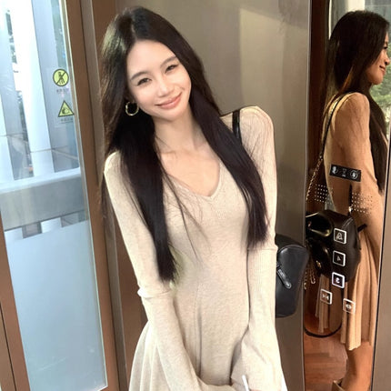 French Style Elegant V-neck Long-sleeved Knitted dress Women's Autumn Gentle Figure Inner Base Skirt A- line Skirt Short Skirt