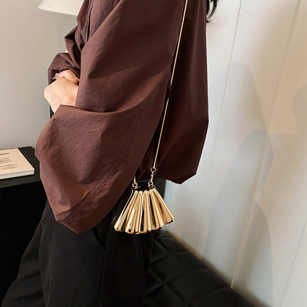 Super Mini Personalized Alloy Shell Small Box Women's Bag 2025 New Chain Shoulder Lipstick Accessory Bag Earphone Bag