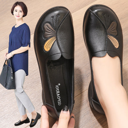 Mom's Shoes for Middle-Aged Women 2026 New Style Non-Slip Flat Comfortable Spring and Autumn Soft-Soled Leather Shoes for Middle-Aged and Elderly People