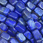Random delivery of colors / A piece of lapis lazuli
